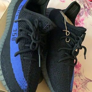 YEEZY 350 SIZE 8 BLUE /BLACK JUST DROP HOT PICK ONLY $$❤️👍👍❤️💍💍🥰🤗